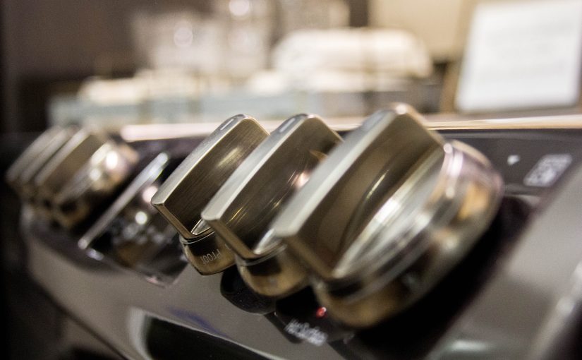 Jak sobie poradzić, kiedy lodówka nie chłodzi, a pralka wypuszcza wodę? Praktyczne wskazówki